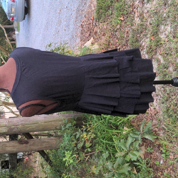 Daisy Fuentes Black Scoop Neckline Sleeveless Three Layer Peplum-Style Ruffles - Picture 6 of 11